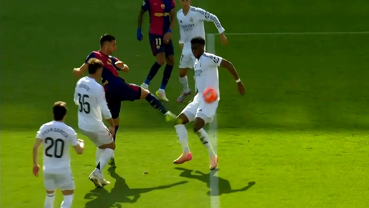 包含赛地聚焦——西甲赛前热度飙升；印第安纳步行者调整名单；球迷炸锅；团队化学反应显著的词条