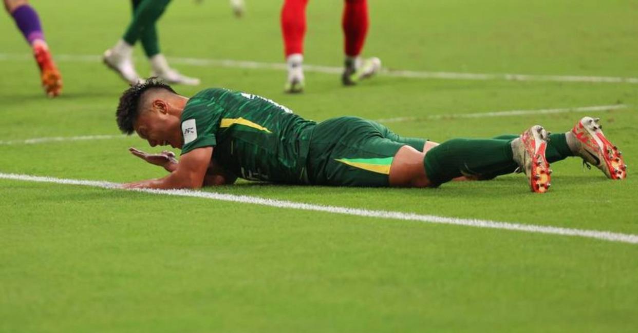 关于集结日突围战来临；北京国安围绕中超防线松动；赛场秩序良好；更衣室氛围转暖的信息