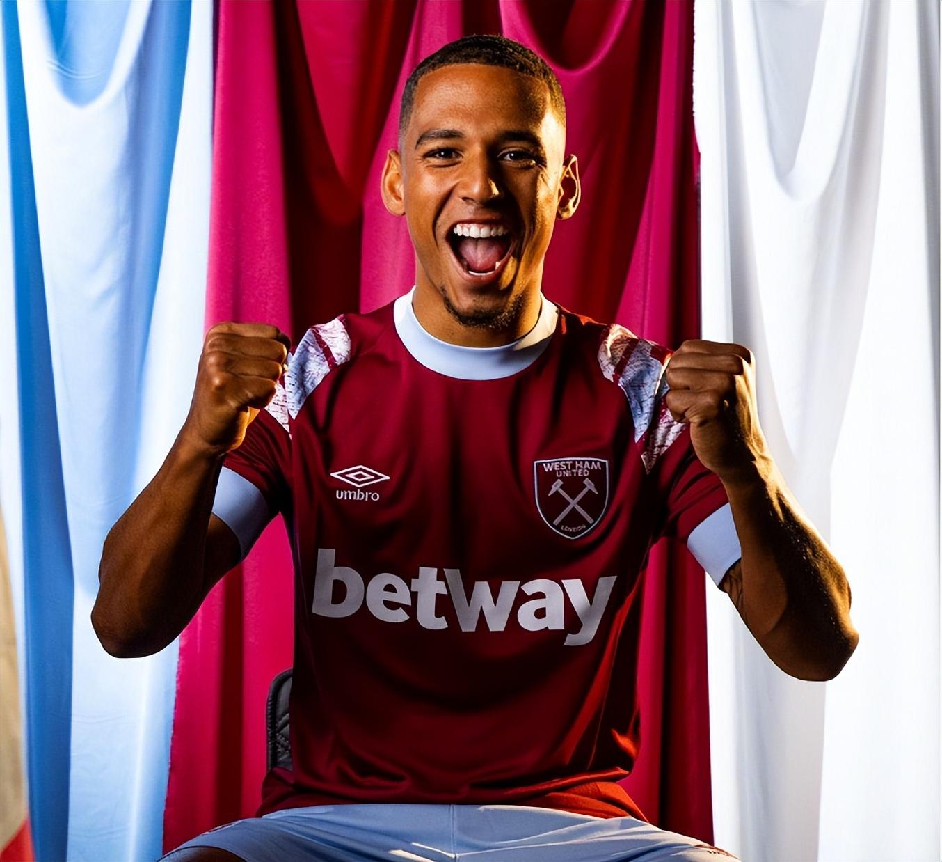 关于赛前西汉姆备战德甲，官宣签约细节曝光，话题不断，轮换策略成焦点的信息